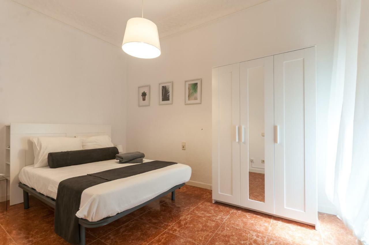 Apartment Gir80 Eixample Casanova 72 *